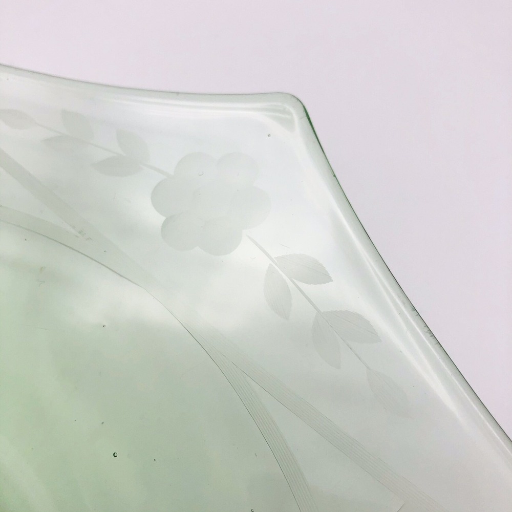 Vintage Green Depression Glass Handled Etched Floral Patterned Tidbit Tray - Picture 5 of 6